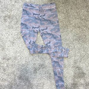 Pink camo stretchy sweatpants/ leggings